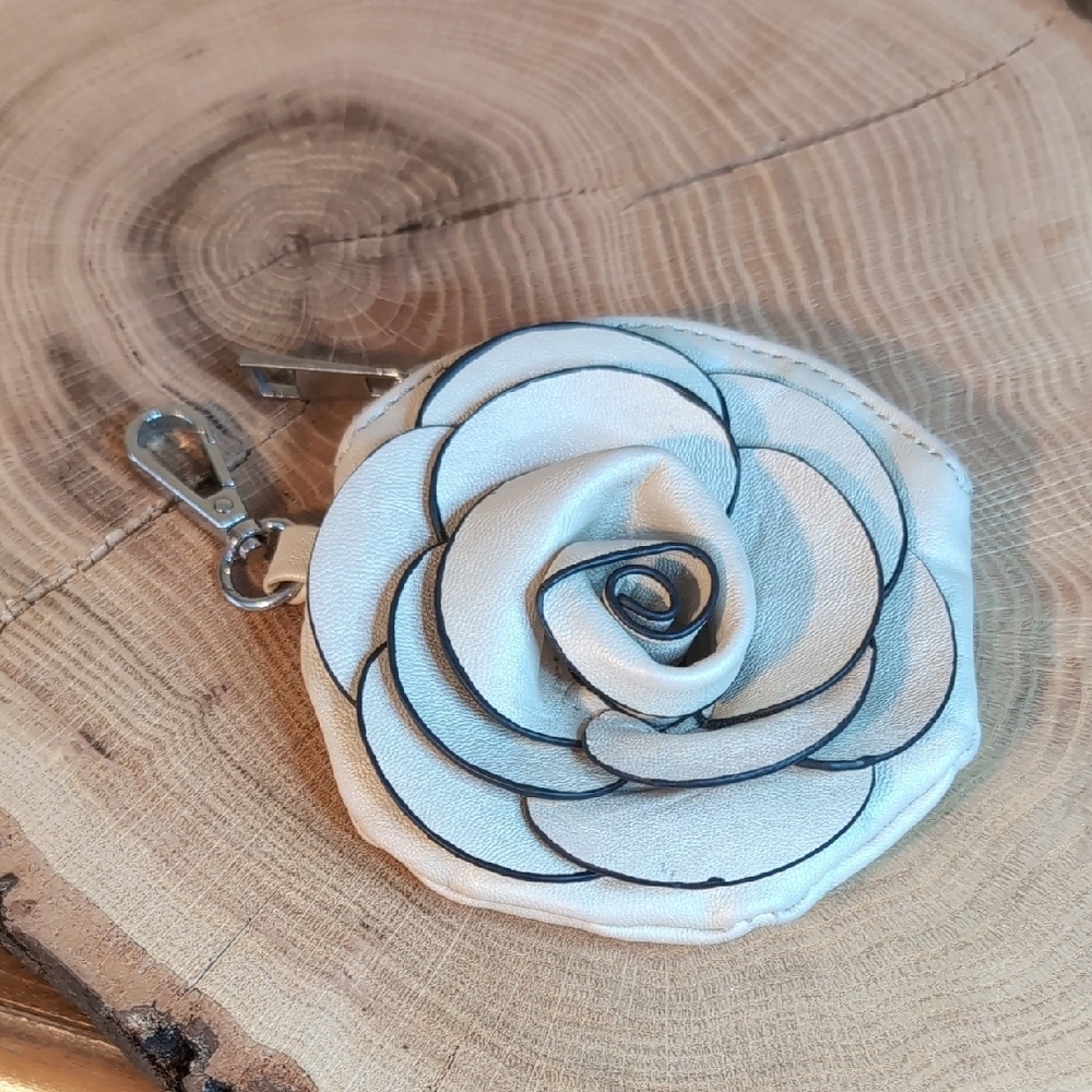 Mellow World Leather White Floral Keychain Accessory